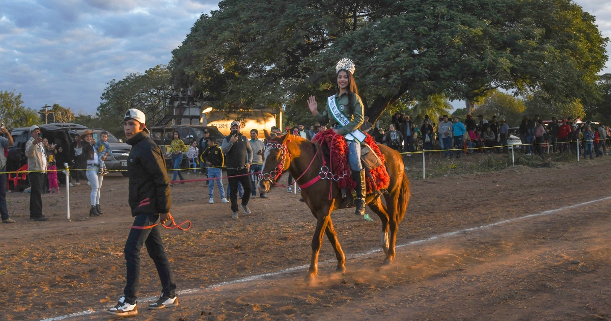 Carrera de caballos en El Carmen Rivero Torrez (Foto: Diego Lagos)